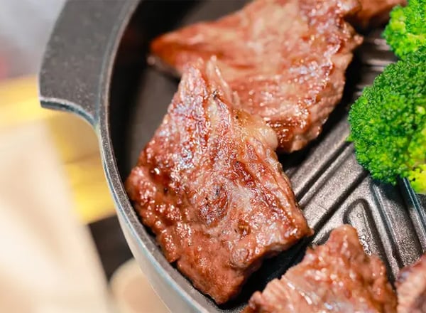 청담동화천청담점에서 정통 한우갈비를 맛보세요