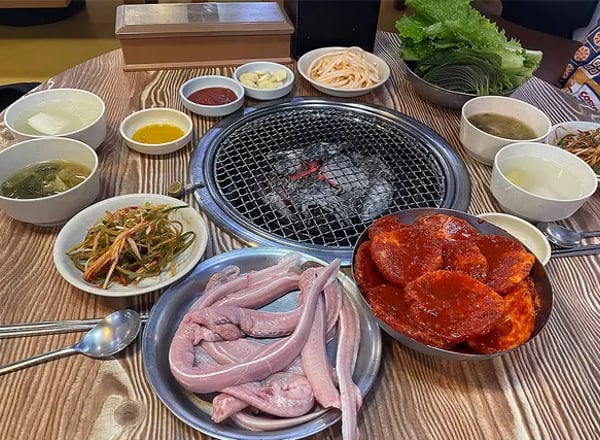 오라이 | 광장시장 돼지고기구이 전문점