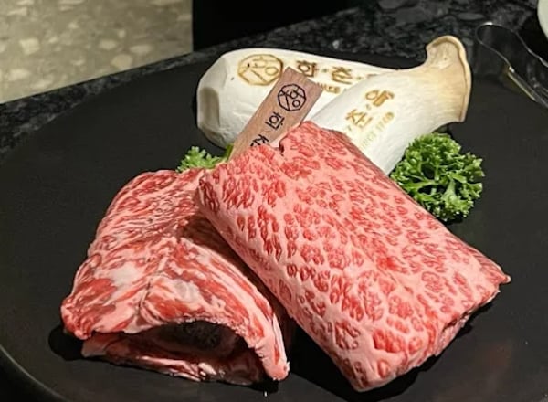 청담동화천청담점에서 정통 한우갈비를 맛보세요