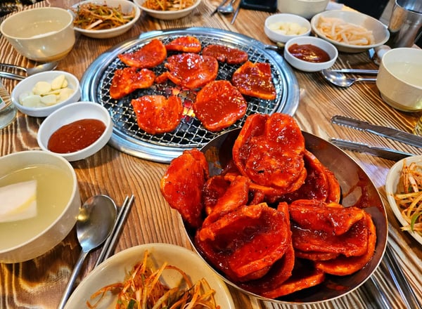 오라이 | 광장시장 돼지고기구이 전문점