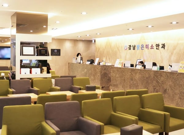 강남 밝은안과ㅣ국내 최대 안과에서 완벽한 시력을 달성하다