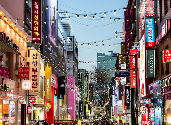 외국인 전용 K-팝 문화 체험 일일 투어 (홍대 거리, K-팝 댄스 체험, 명동 하이커 그라운드, 난타 공연)